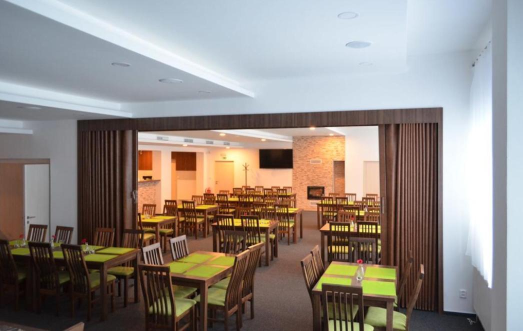 Hotel Ceska Farma Dolni Dvur Bagian luar foto